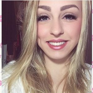 Meet your Posher, Chloe